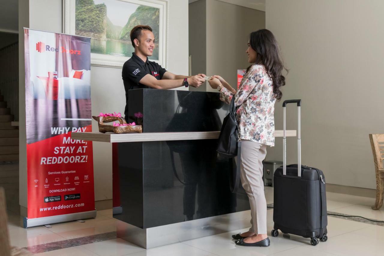 Reddoorz Plus Near Palembang Indah Mall المظهر الخارجي الصورة